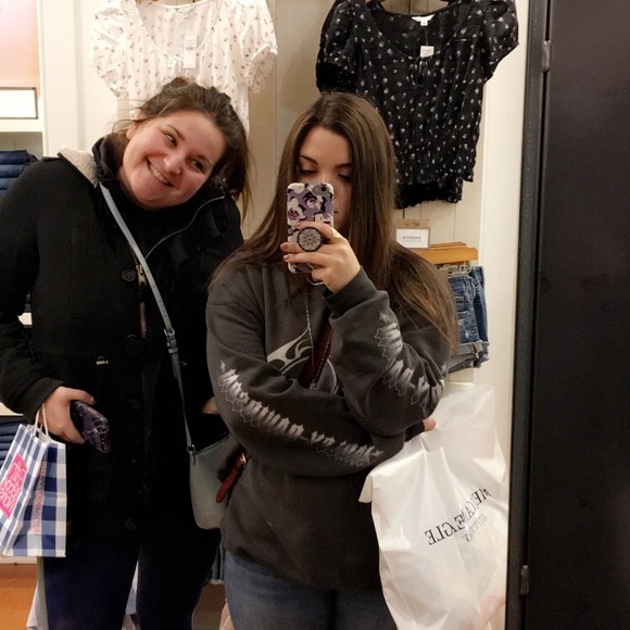 Meet your Posher, Cassandra - Picture 1 of 1